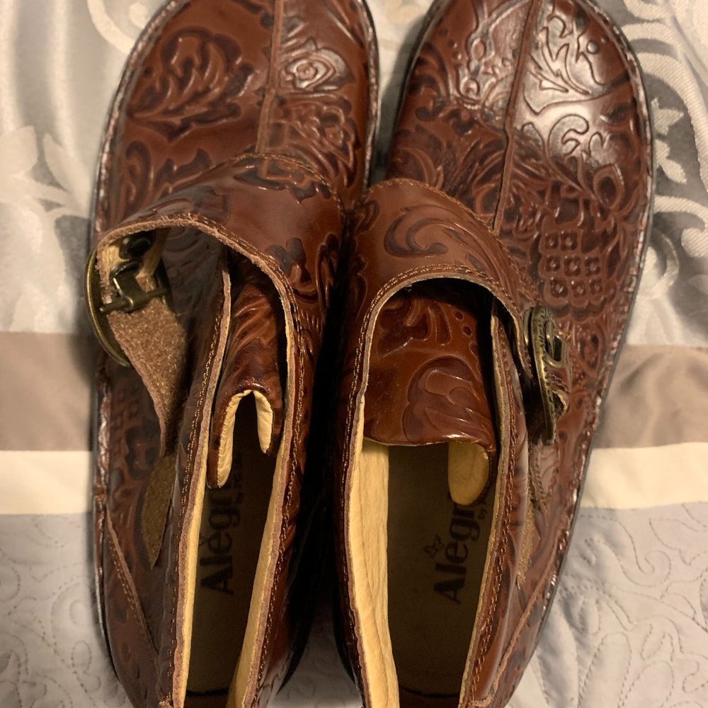shoes, no box, smoke free pet free home